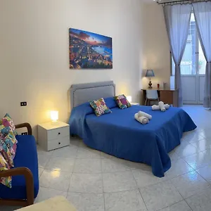 https://una-terrazza-sulla-galleria-umberto.hotels-amalfi.com
